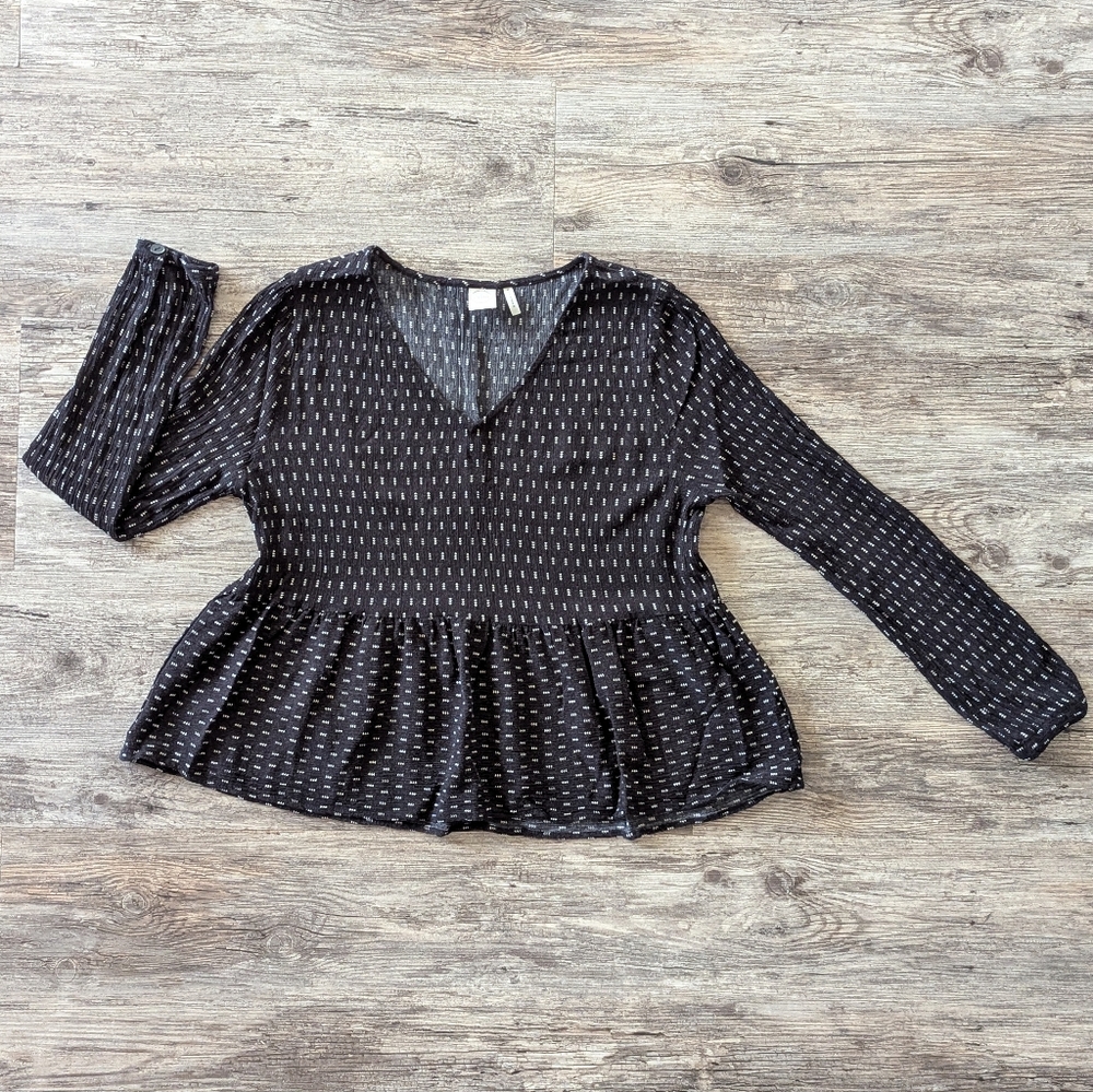 2/$30 Paper Crane - Black Long Sleeve Crepe Patterned Peplum Blouse Sz M